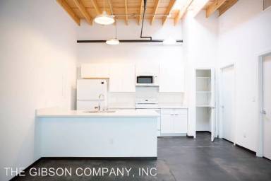 Main picture of 4112 Commerce St