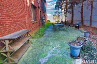 Main picture of 680 Greenwood Ave NE