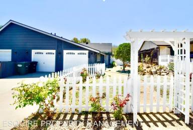 Main picture of 689 Hillcrest Dr