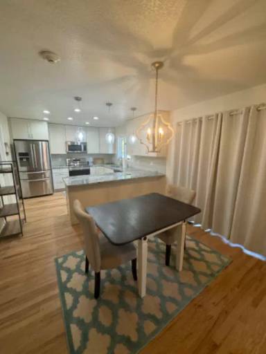 Main picture of 1405 15 Ave