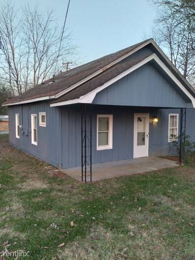 Main picture of 400 Treymore Ave NW
