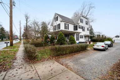 Main picture of 519 Kings Highway - C