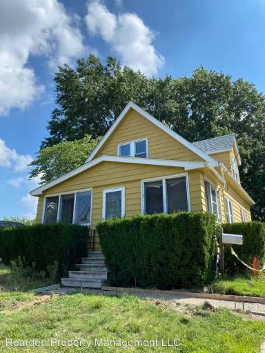 Main picture of 919 E 232nd St