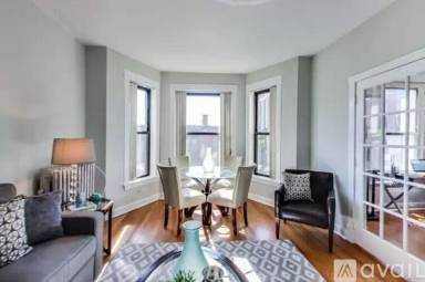 Main picture of 2959 N Halsted St