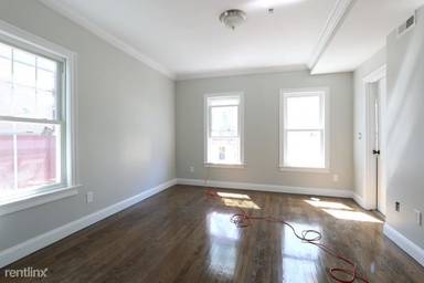 Main picture of 41 Derby St
