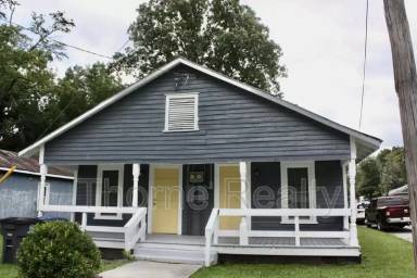 Main picture of 841 Gay St
