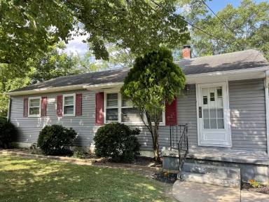 Main picture of 112 Shamrock Dr