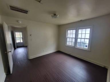 Main picture of 909 Hackett St