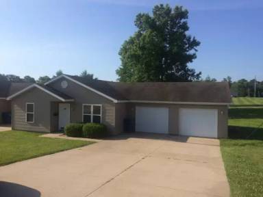 Main picture of 901 E Illinois Ave