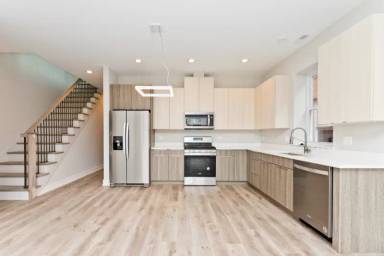 Main picture of 2725 N Ashland Ave