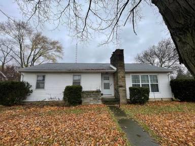 Main picture of 926 E Main St