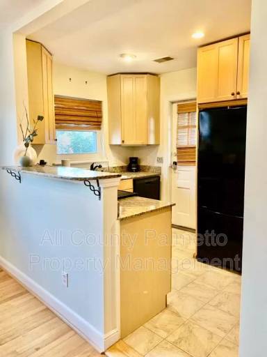 Main picture of 213 Gordon St