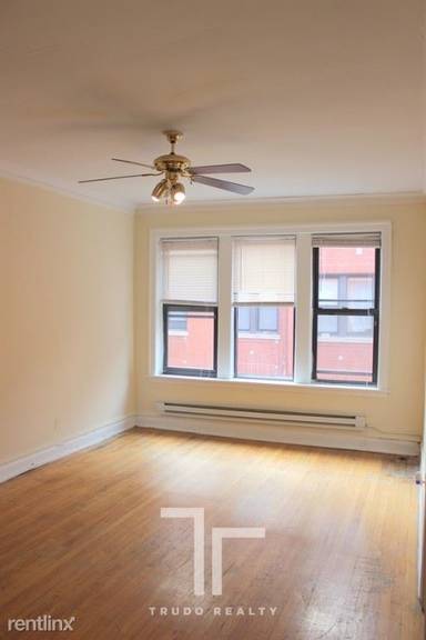 Main picture of 3933 N Janssen Ave