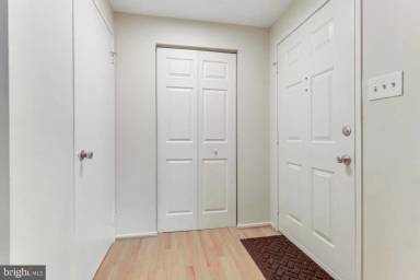 Main picture of 141 W Annandale Rd