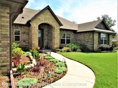 Main picture of 15209 SE 58th St