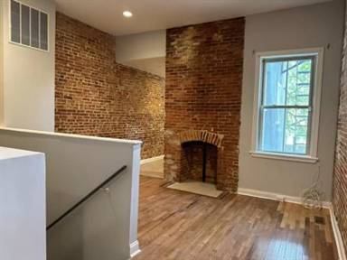 Main picture of 1622 N Calvert St