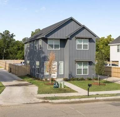 Main picture of 2404 S 4th St