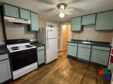 Main picture of 82 Malletts Bay Ave