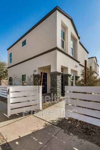 Main picture of 1305 E Madison St