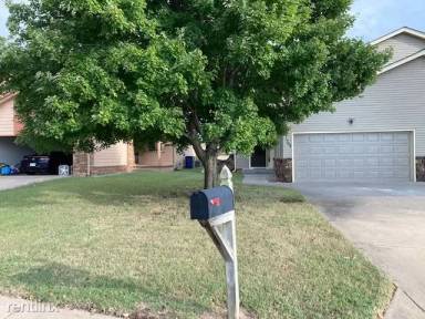 Main picture of 1707 E Evergreen Ct
