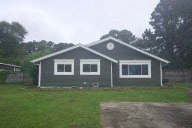 Main picture of 200 N Willow Ln