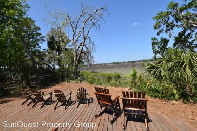 Main picture of 70 Helmsman Way