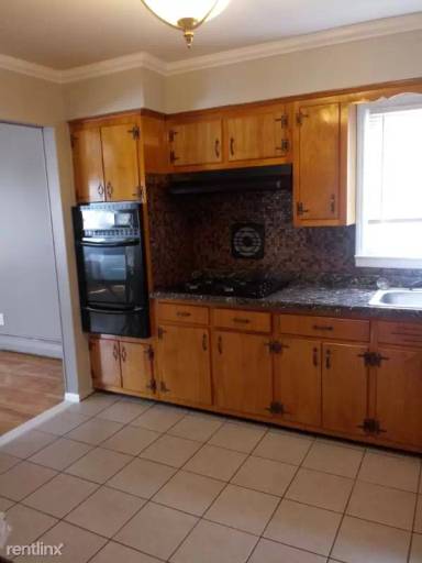 Main picture of 546 Bloy St