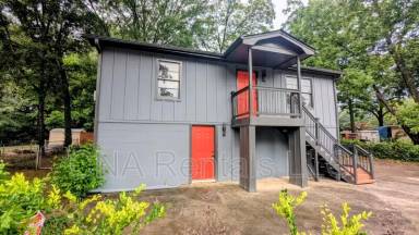Main picture of 1772 Martin Pl SE