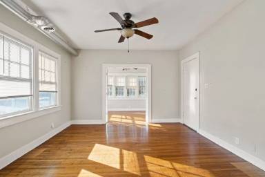 Main picture of 5750 E Washington St
