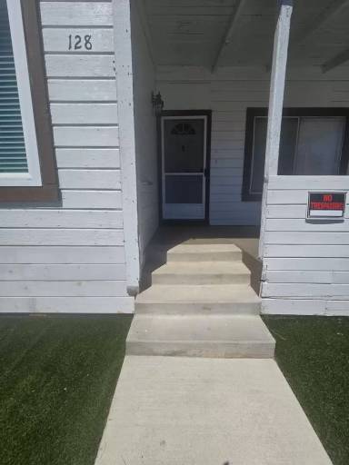 Main picture of 128 E 4th St