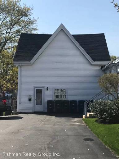 Main picture of 702 Main St
