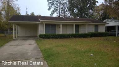 Main picture of 5911 Benjamin St