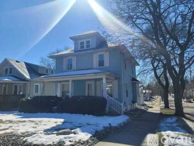 Main picture of 200 Riley St