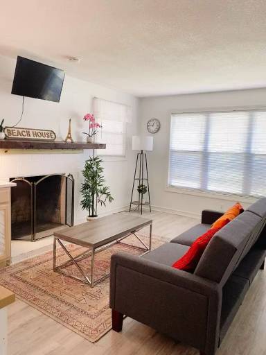 Main picture of 3033 Parkwood Dr