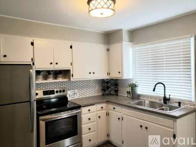 Main picture of 1924 5th St NW