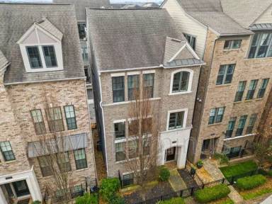 Main picture of 609 Broadview Ter NE