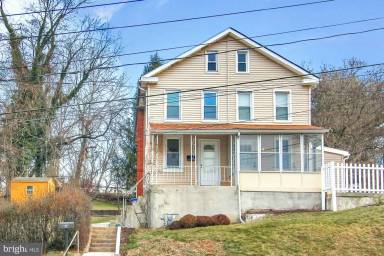 Main picture of 23 Hickory St