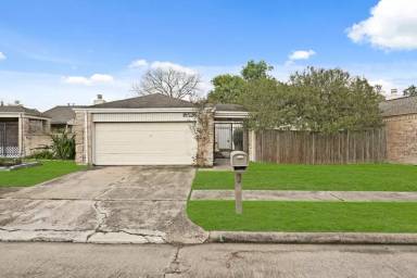 Main picture of 18526 Meadows Way Dr