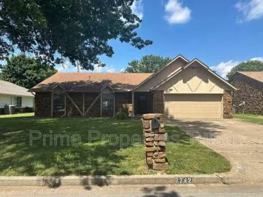 Main picture of 7742 S 72nd East Pl