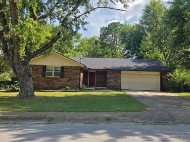 Main picture of 3203 E Cherokee Dr