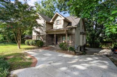 Main picture of 1399 N Druid Hills Rd NE