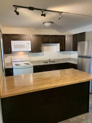 Main picture of 340 W Elm St - 5