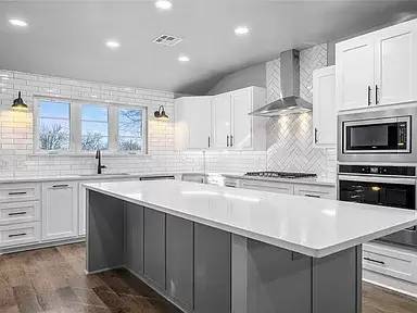 Main picture of 10400 NE 21st St