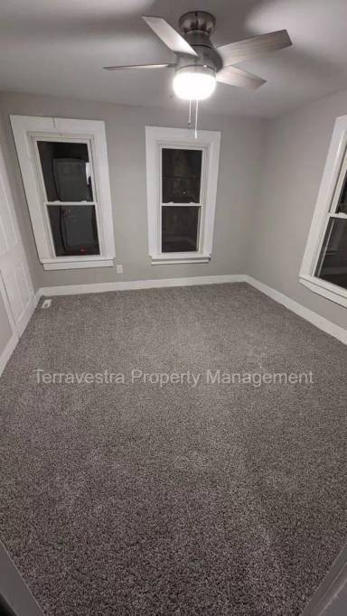 Main picture of 330 E Broad St