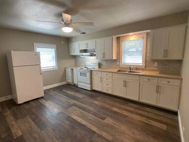 Main picture of 903 Bridge Ave