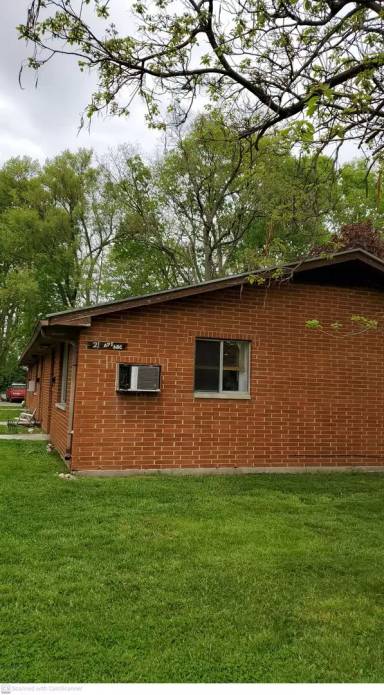 Main picture of 21 W Parkwood Dr