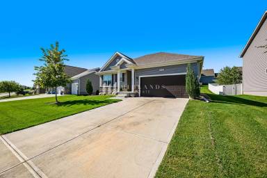 Main picture of 7822 S 184th Ave