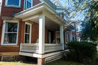 Main picture of 27 N College St