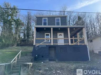 Main picture of 1025 8th Ave