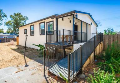 Main picture of 3741 Jasmine St